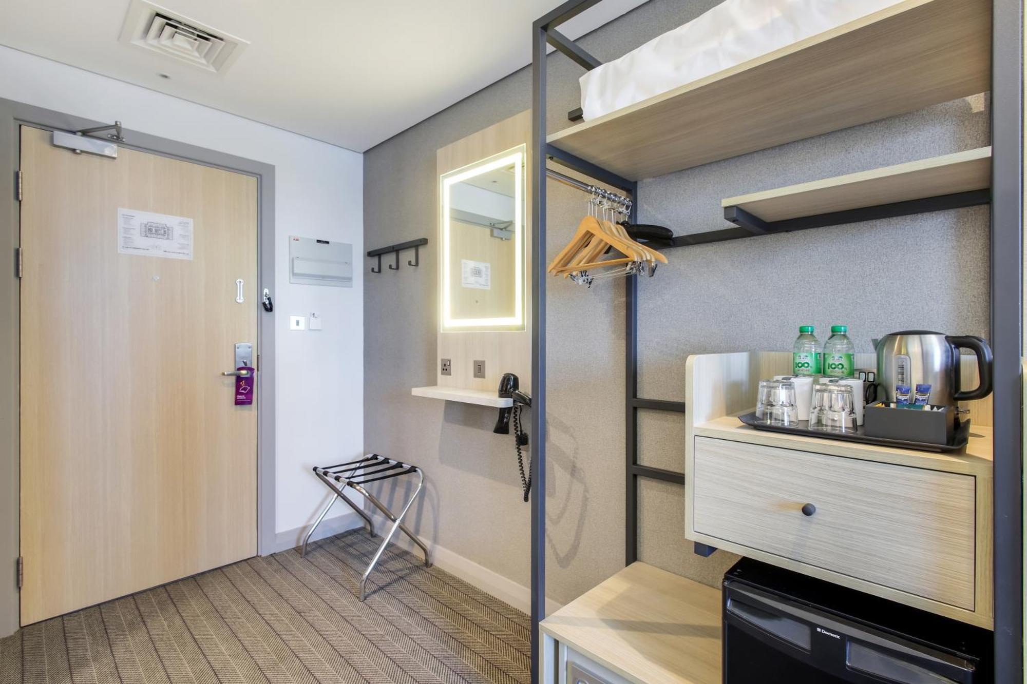 Habitación doble con 2 camas de nuevo estilo - No fumadores - Traslado gratuito al aeropuerto DXB (terminales 1 y 3) cada 30 minutos