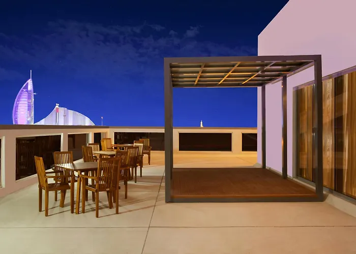 Hotel pres du College: Lemon Tree Hotel, Jumeirah Dubai